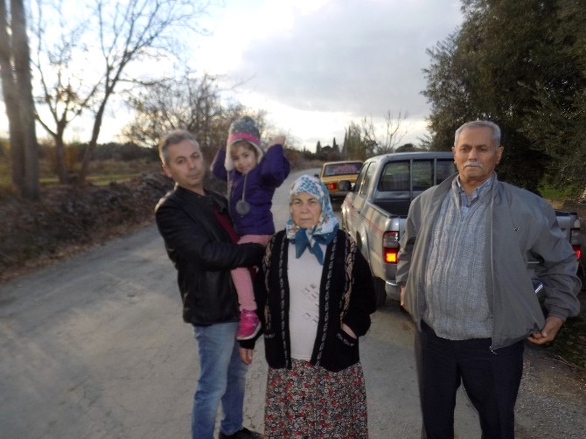 Kuyucak\'ta Mahalle Sakinleri Kazaların Yaşandığı Yolda Önlem İstiyor