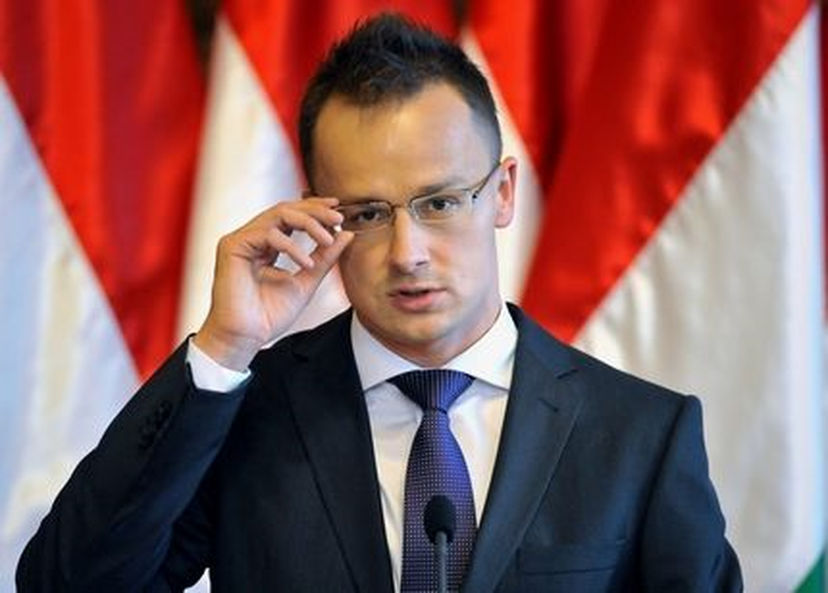 Macaristan ve Letonya Federal Avrupa\'ya Karşı