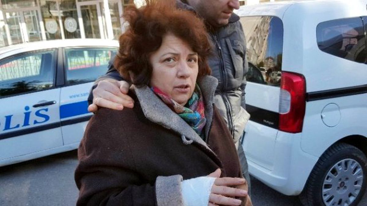 Maskeli Gaspçı, Eczacı Kadını Elinden Bıçakla Yaralayıp Çantasını Aldı