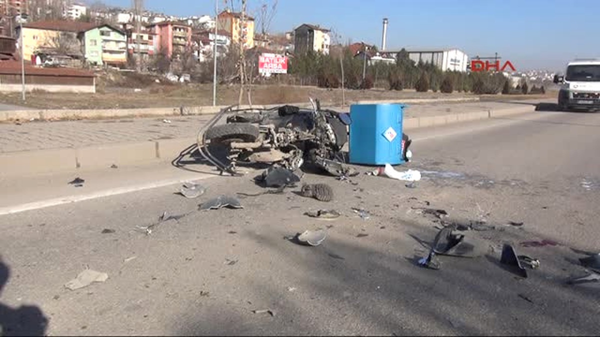 Motosikletiyle Çekiciye Çarpan Pizza Dağıtıcısı Öldü