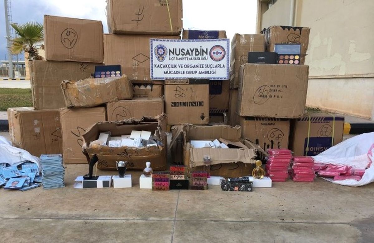 Nusaybin\'de Kaçak Kozmetik Malzemeleri Ele Geçirildi