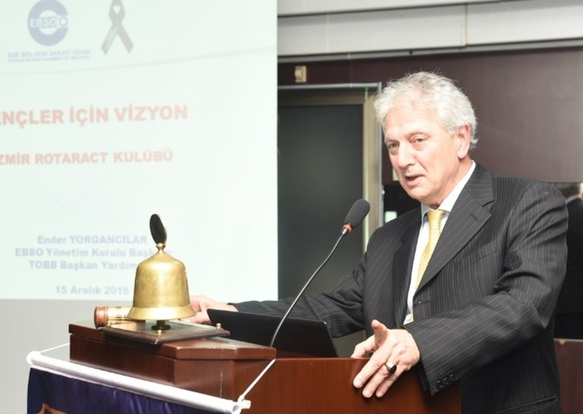 Rotaractlardan Başkan Yorgancılar\'a Hizmet Ödülü