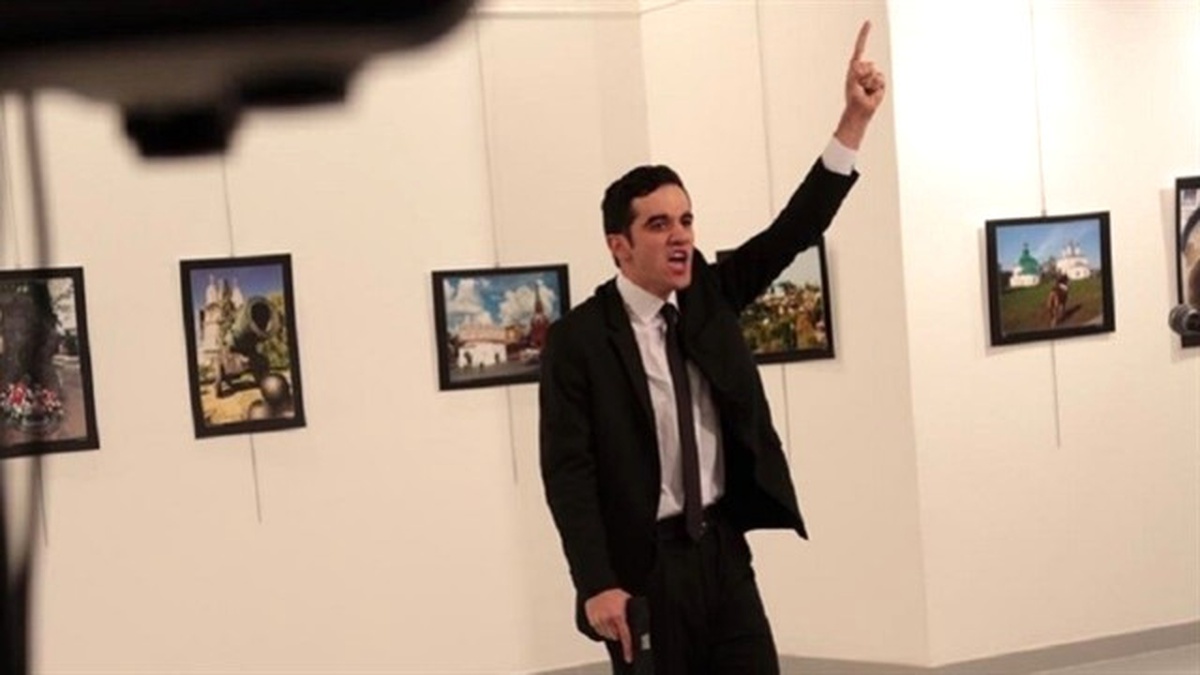 Rus Büyükelçi Karlov, Silahlı Saldırıda Öldü (3)