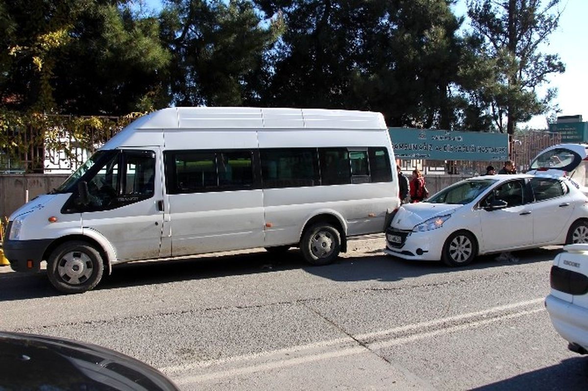 Samsun\'da Trafik Kazası: 2 Yaralı