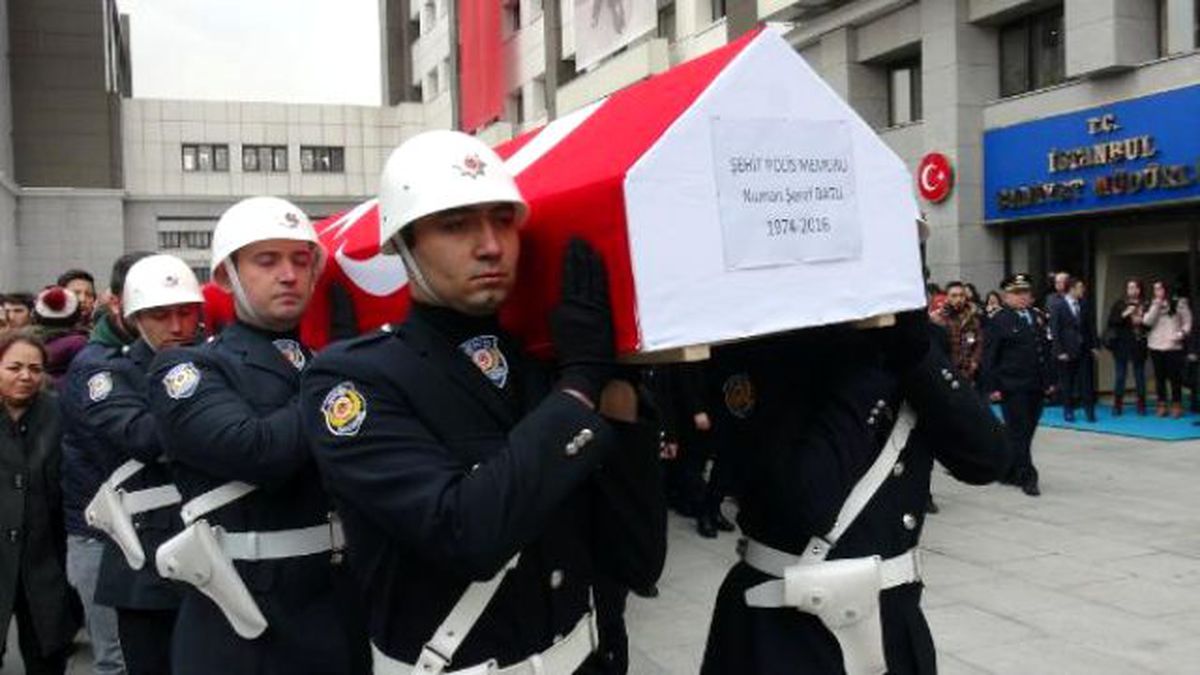 Şehit Polis Datlı İçin İstanbul Emniyet Müdürlüğü\'nde Tören Düzenlendi (1)