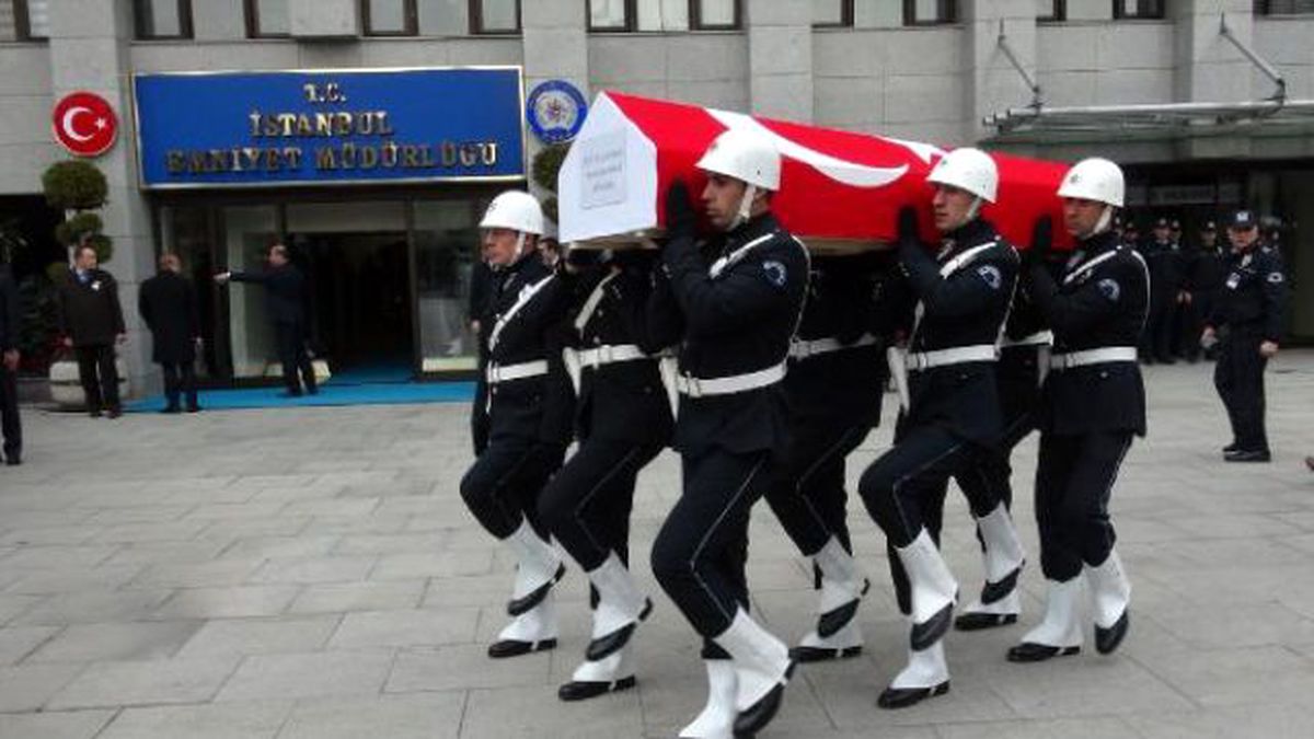 Şehit Polis Datlı İçin İstanbul Emniyet Müdürlüğü\'nde Tören Düzenlendi (2)