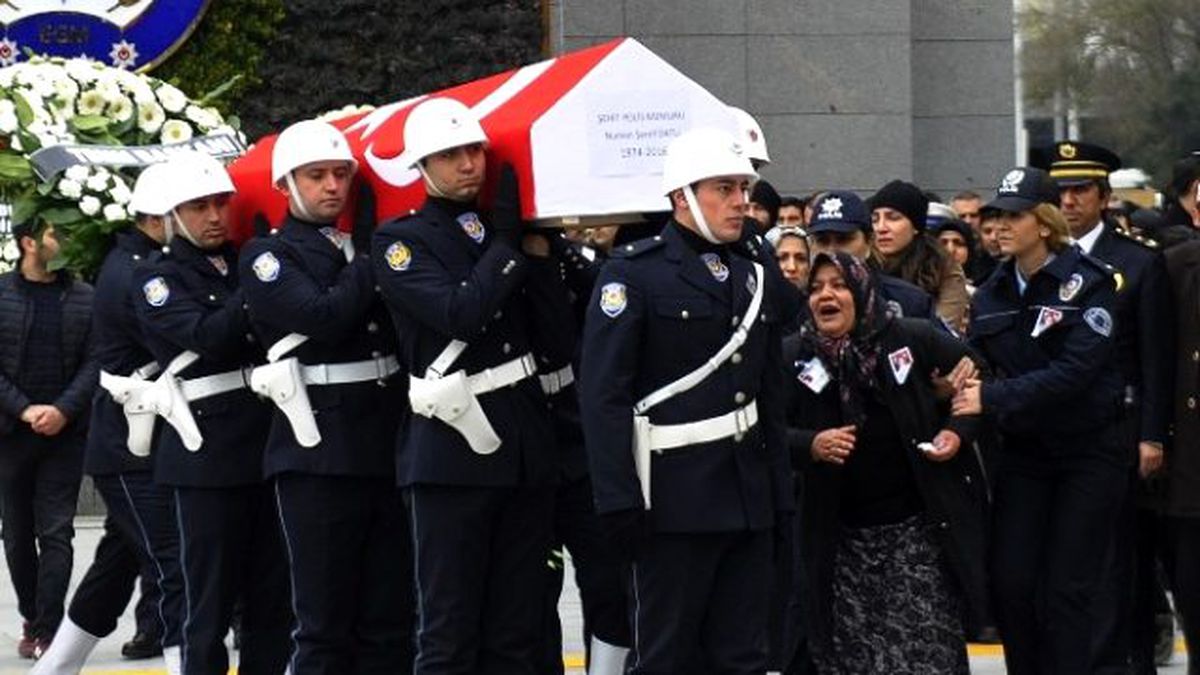 Şehit Polis Memuru Son Yolculuğuna Uğurlanıyor