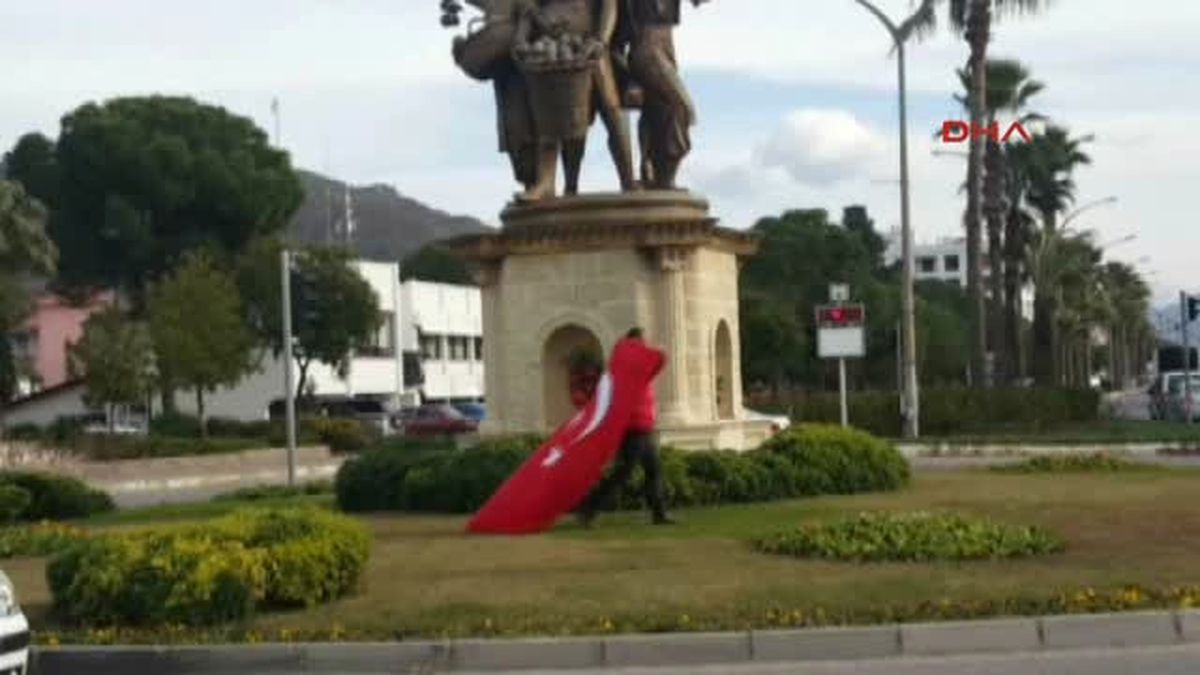 Şehitler Için Tek Kişilik Eylem