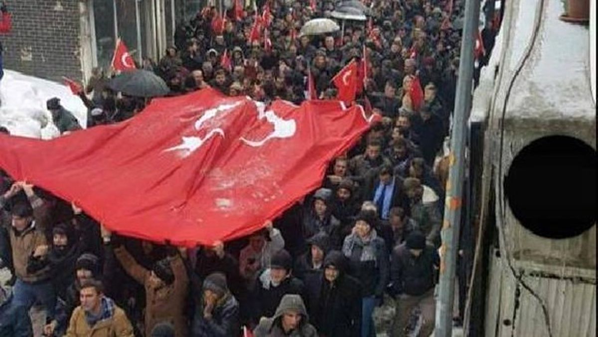 Şemdinli\'de Teröre Tepki Yürüyüşü