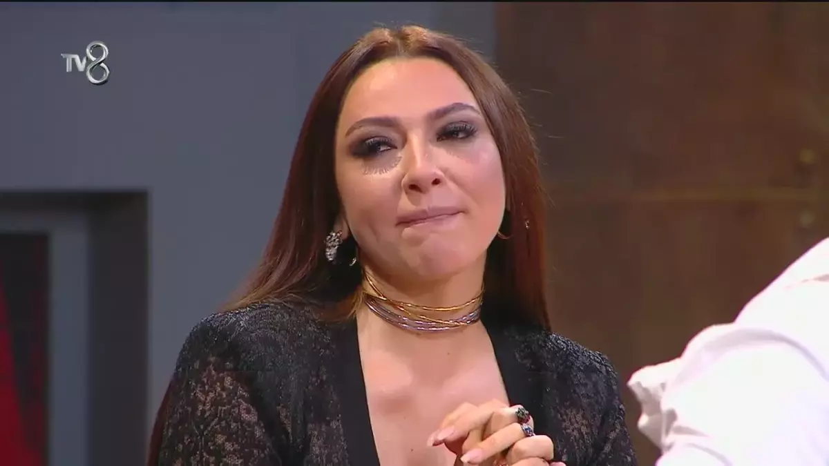 Seren Serengil\'den Hadise\'ye: Kulak Memeleri Bile Kilo Almış