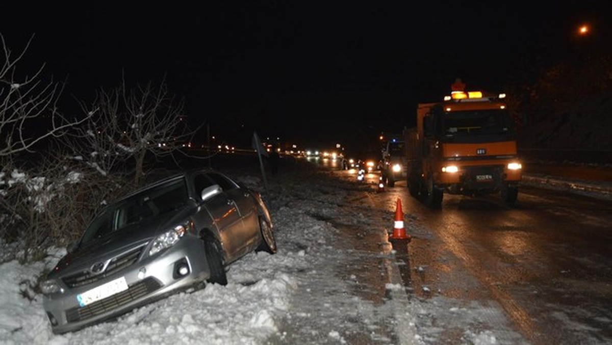 Siirt\'te Buzlanma Kazalara Yol Açtı, Karlıova -23\'ü Gördü (2)
