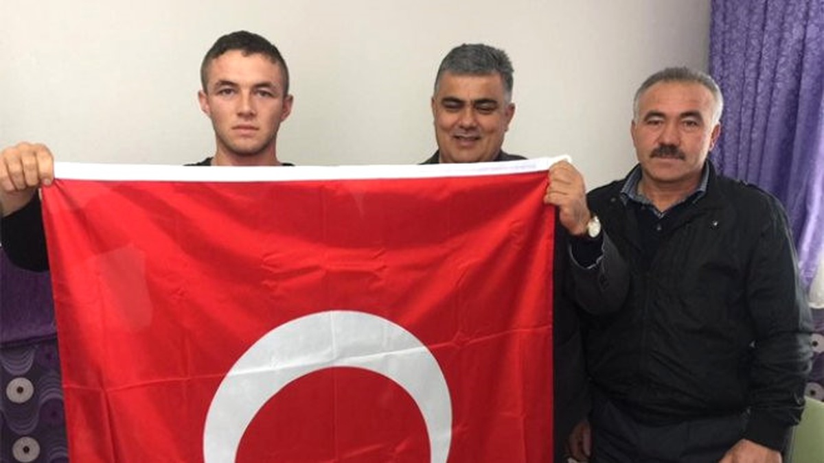Sivil Otobüsten Indi, Patlama Meydana Geldi"