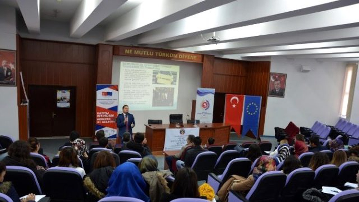 Üniversite Öğrencilerine İstihdam Semineri