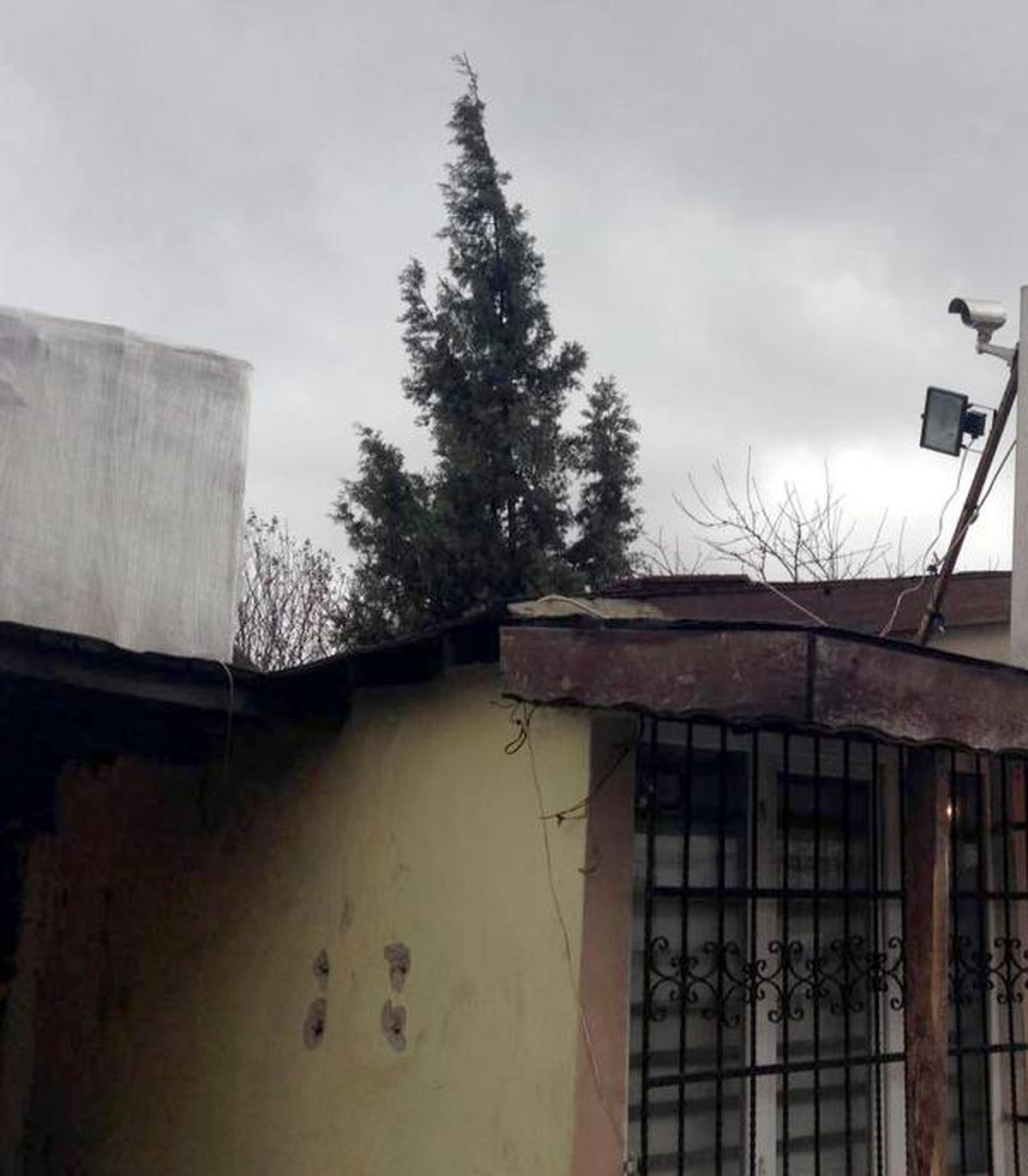 Uyuşturucu Satıcıları, Polisi Gözetlemek İçin Güvenlik Kamerası Kurmuş