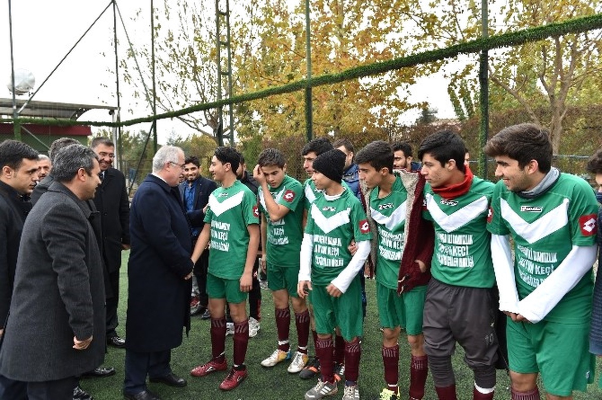 Vali Tuna\'dan Kurumlara Sporu Destekleyin Çağrısı