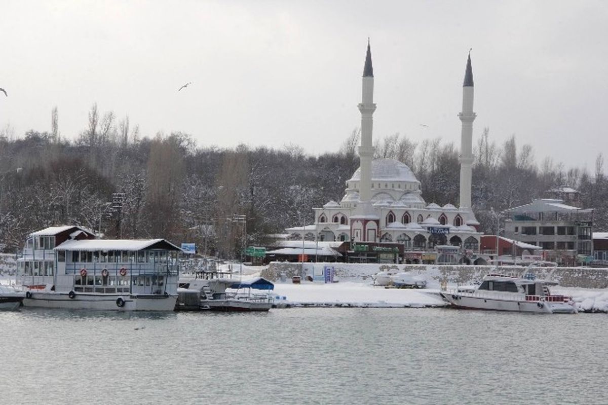 Van\'da Kar Yağışı Sonrası Kış Manzaraları