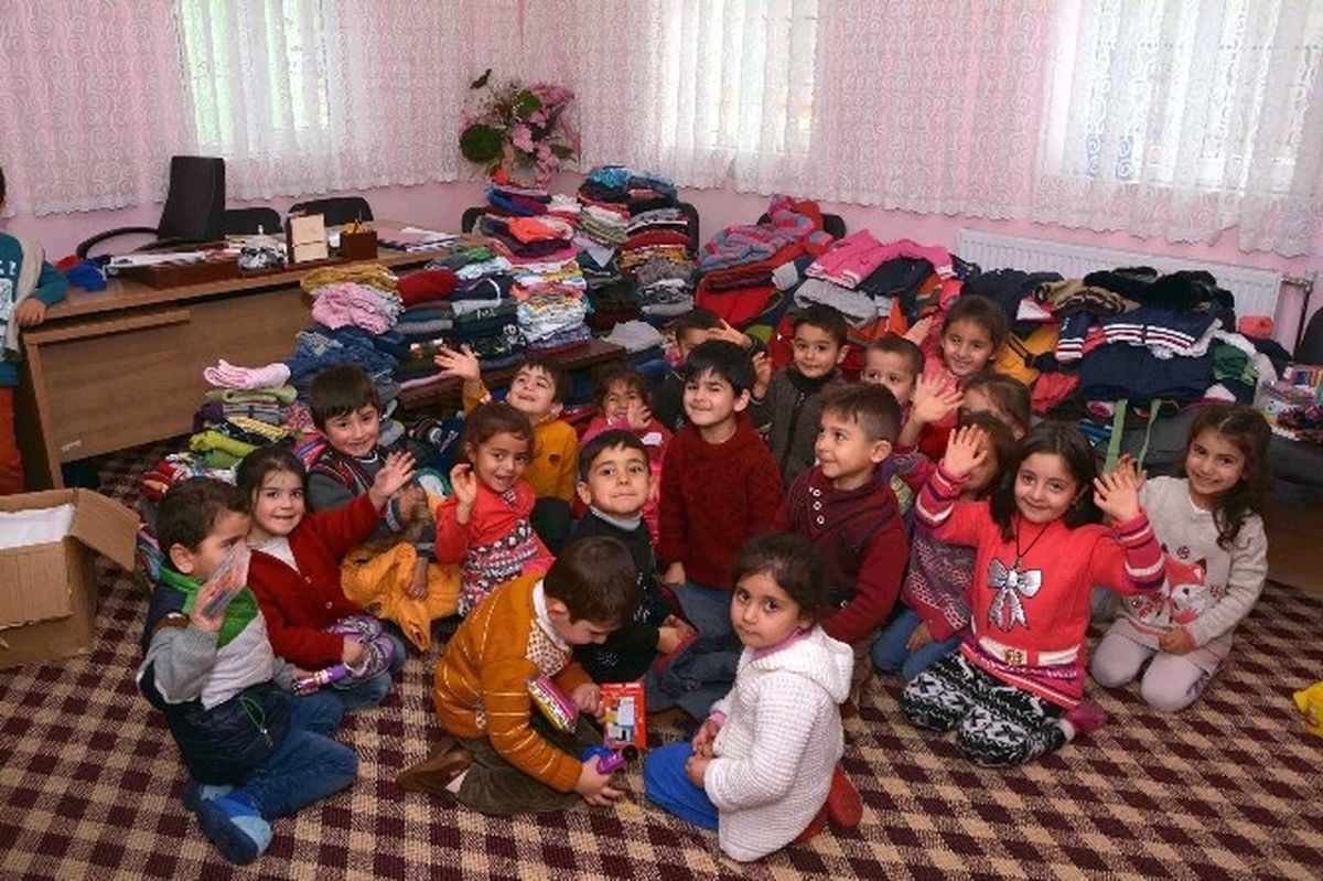 Vize\'den Çatak\'a Giyim ve Kırtasiye Yardımı
