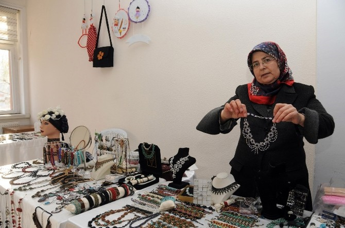 Yeni Yıl Hediyeleri Hanımeller Çarşısı\'nda