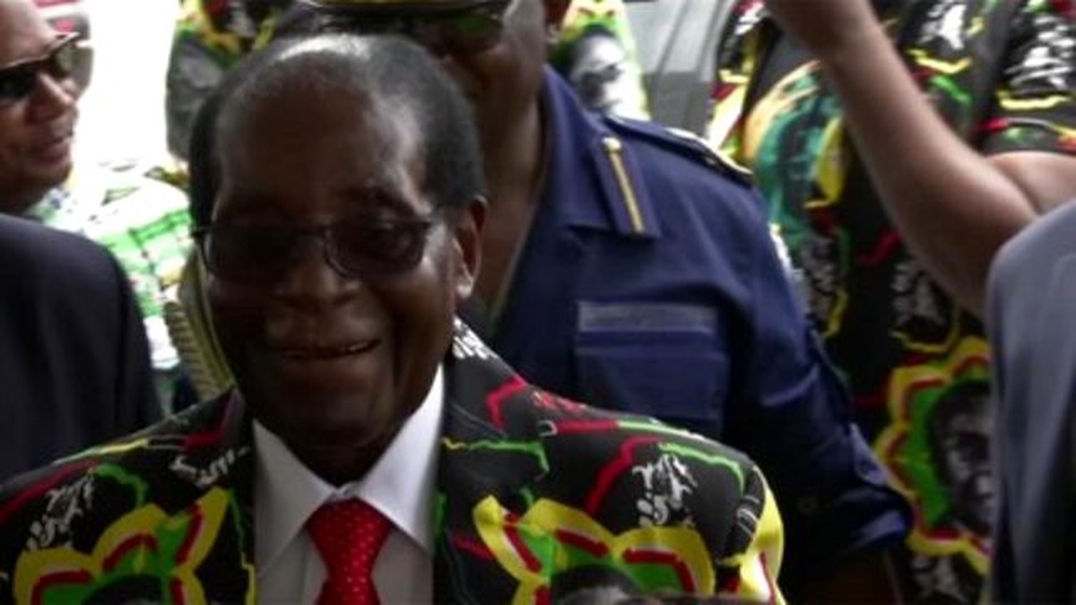 Zimbabve\'nin 92 Yaşındaki Cumhurbaşkanı Mugabe Yeniden Aday Olacak