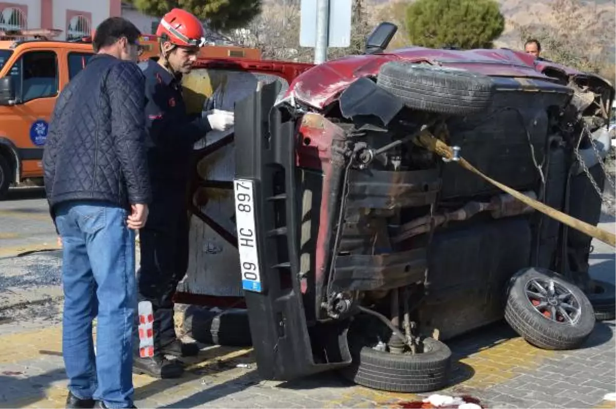 3 Kişinini Yaralandığı Kaza Kamerada