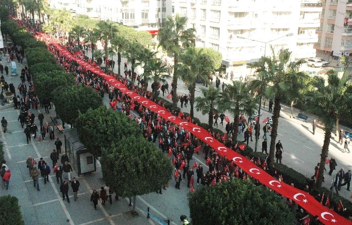 Adana\'da Binlerce Kişi "Teröre Hayır Kardeşliğe Evet" İçin Yürüdü