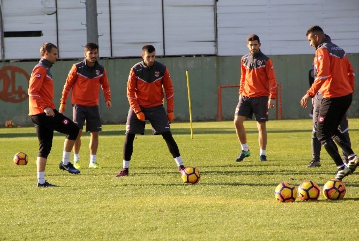 Adanaspor\'da Medipol Başakşehir Mesaisi Başladı