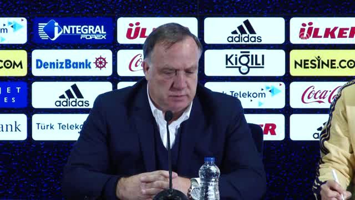 Advocaat: "Emenike ve Van Der Wiel\'in Başka Bir Kulüp Bulması Daha İyi Olacak"