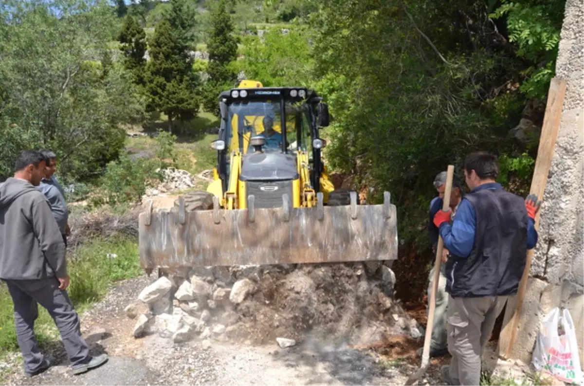 Akseki Belediyesinden Yol Genişletme Çalışmaları