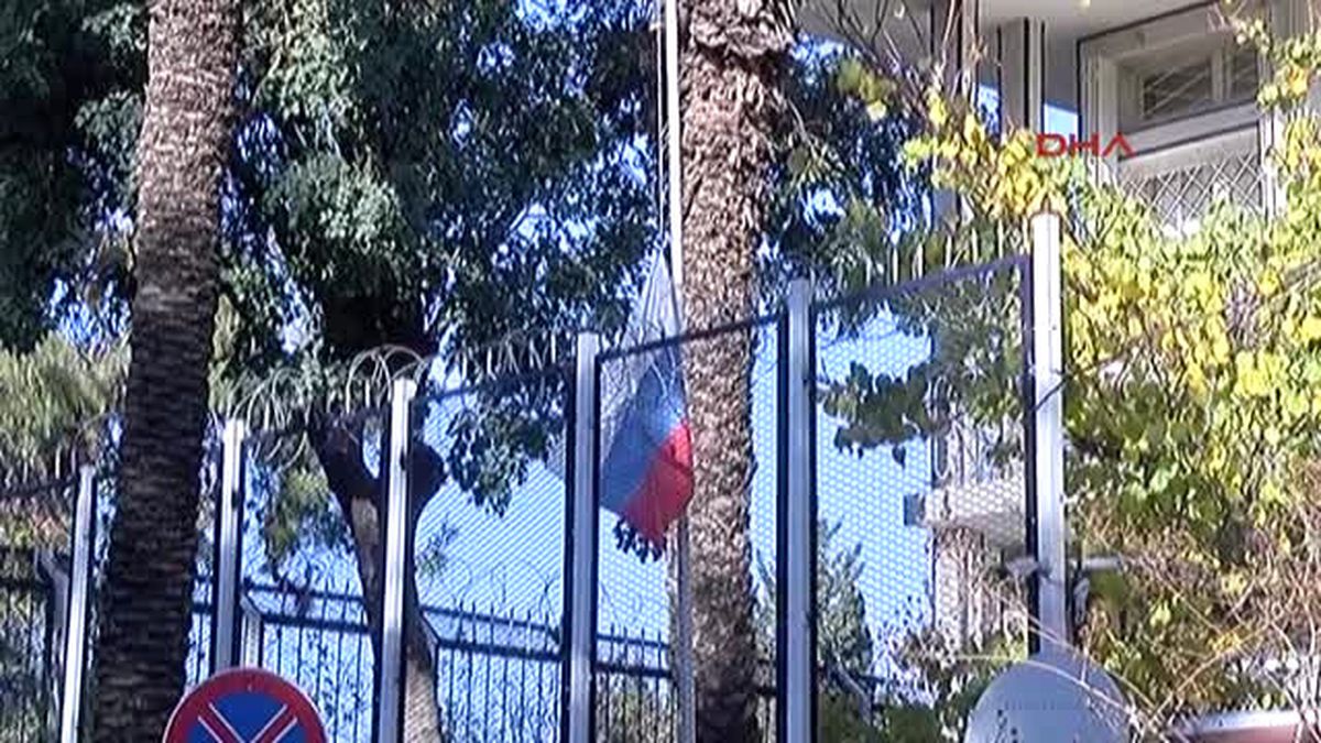 Antalya Vali Karaloğlu\'ndan Rus Başkonsolosa Taziye Ziyareti