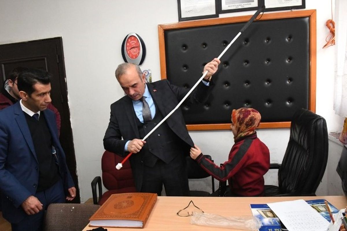 Başkandan Engellilere Jest