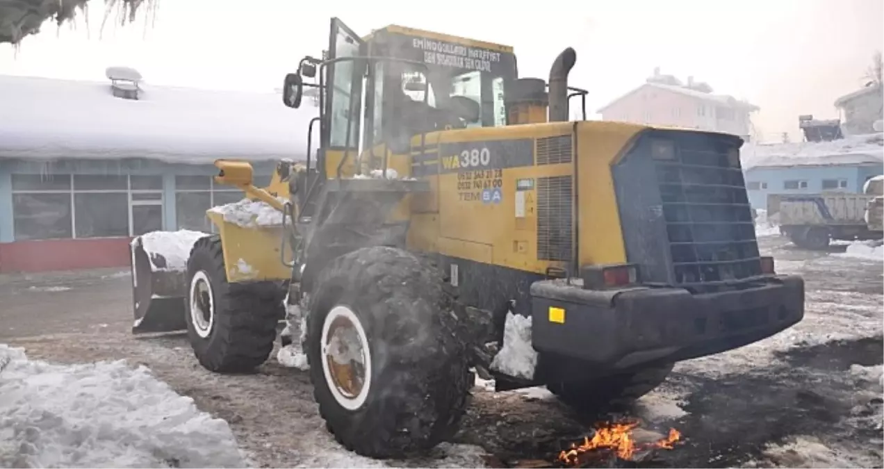 Belediyenin İş Makineleri Dondu