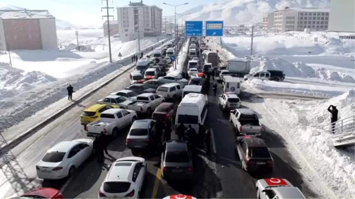 Binlerce Kişi Terörü Lanetledi