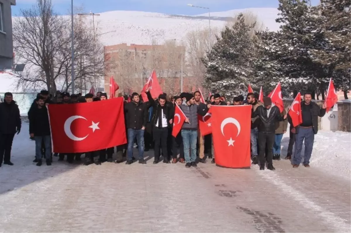 Çıldır\'da "Şehitlere Saygı ve Güvenlik Güçlerine Destek" Yürüyüşü