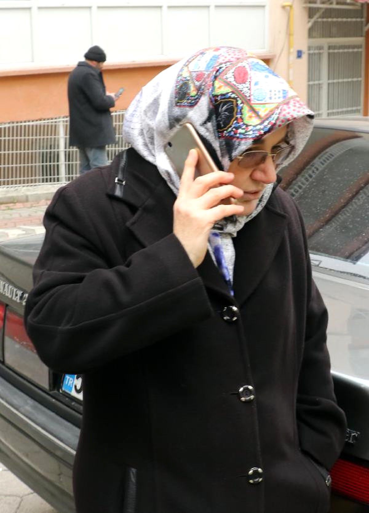 Dolandırıcılara Evdeki Altınlarını Verdi