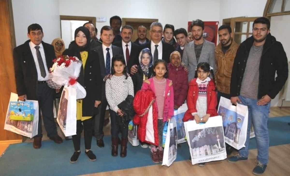 Göçmen Öğrencilerden Vali Pekmez\'e Ziyaret
