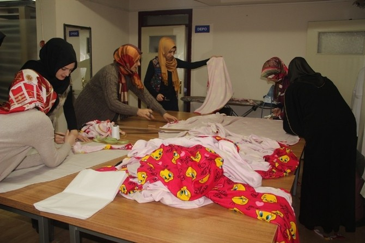 Halepli Çocuklara Anne Şefkati
