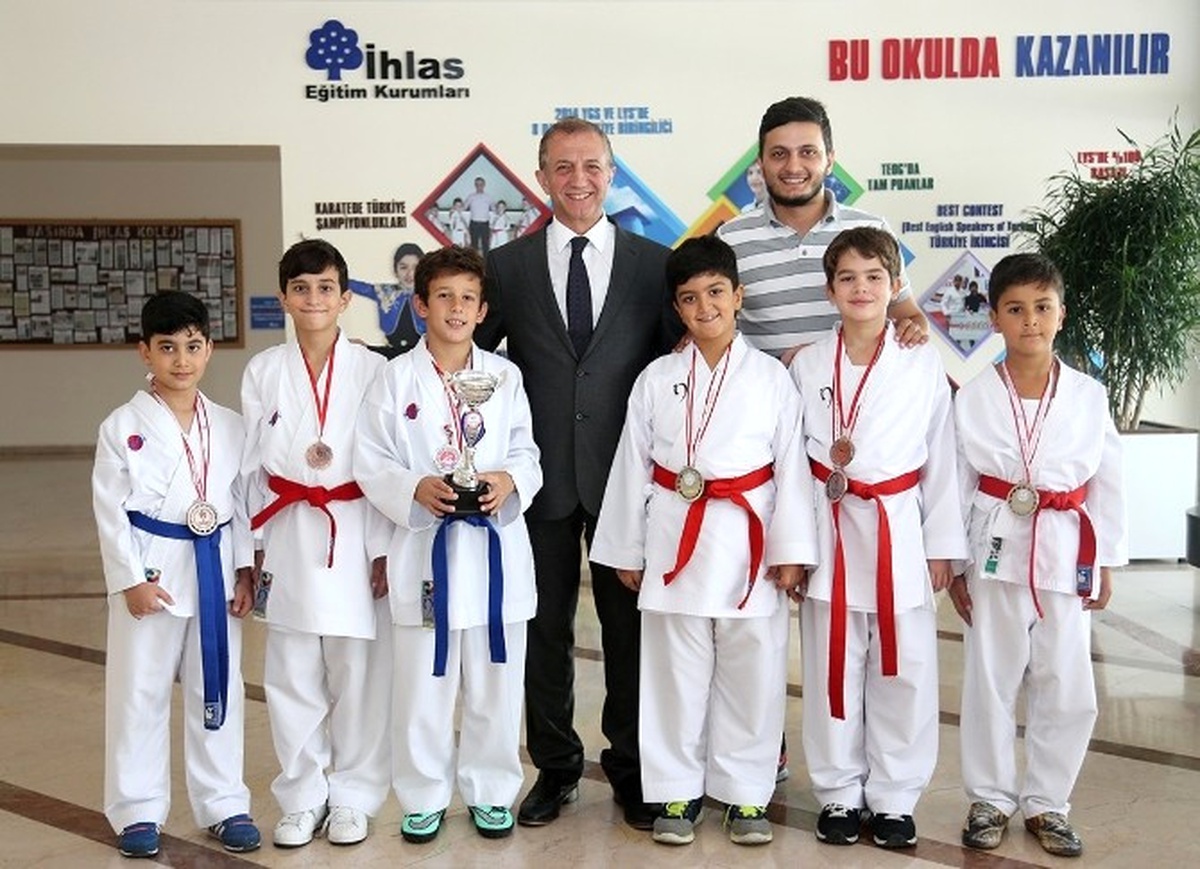 İhlas Eğitim Kurumları Karate Spor Kulübü\'nden Şampiyonluk