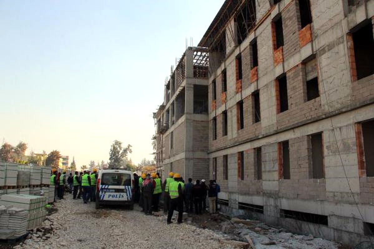 İnşaattan Düşen İşçi Öldü