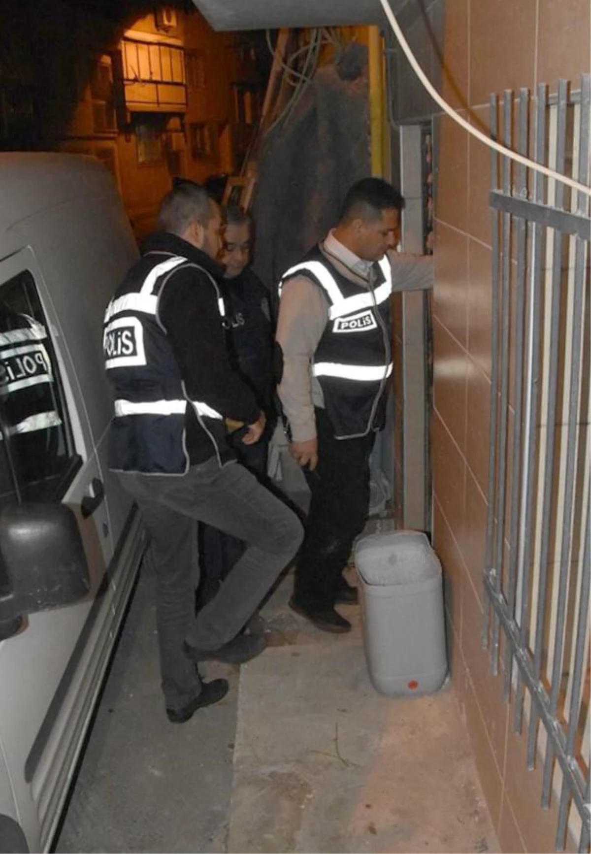 İzmir\'de Fetö\'nün Esnaf Yapılanmasında 8 Tutuklama Daha