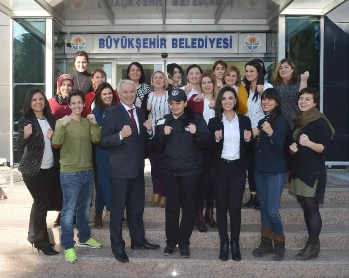 Kadınlara Dövüş ve Savunma Eğitimi