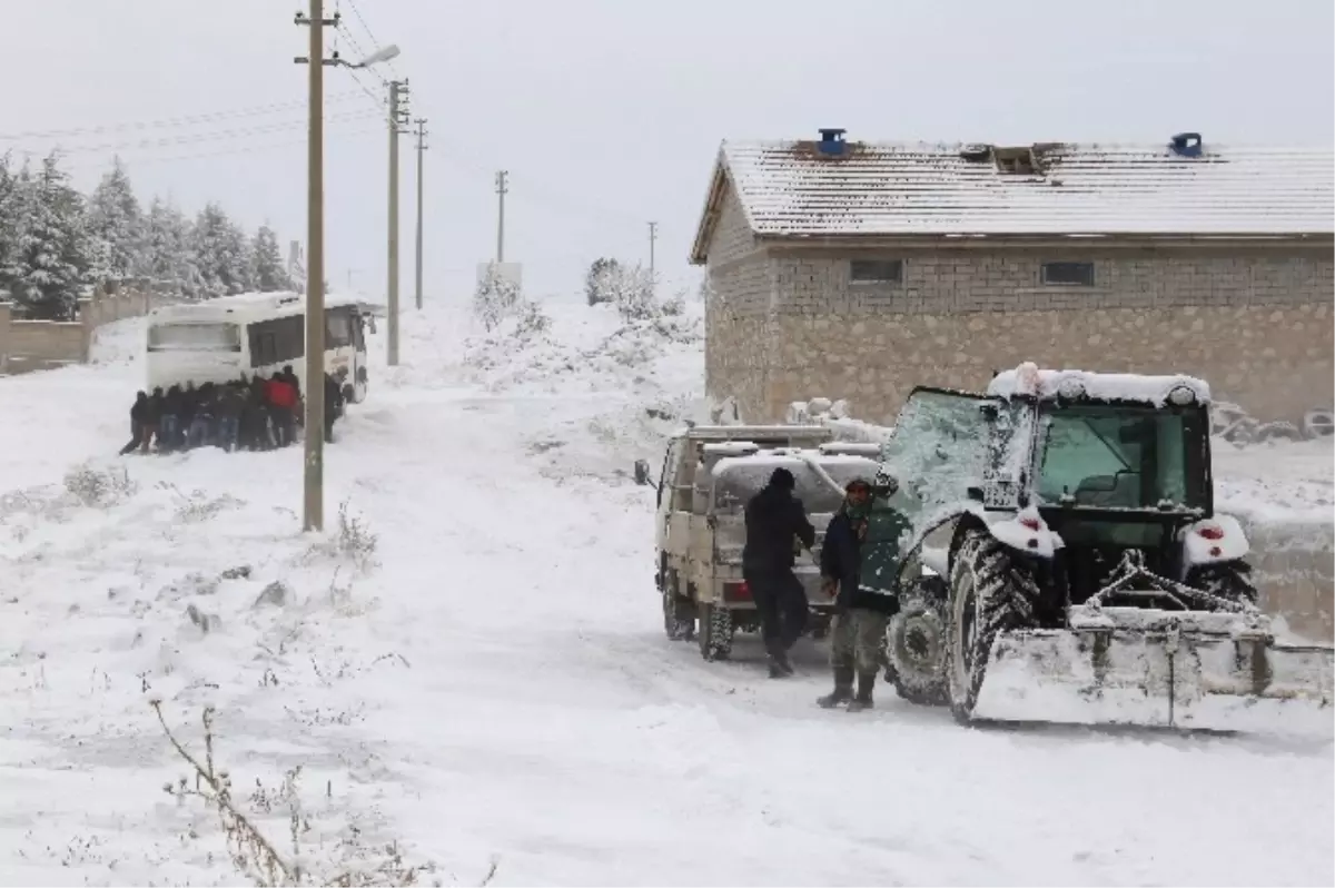 Karaman\'da Kar Yağışı Hayatı Olumsuz Etkiliyor