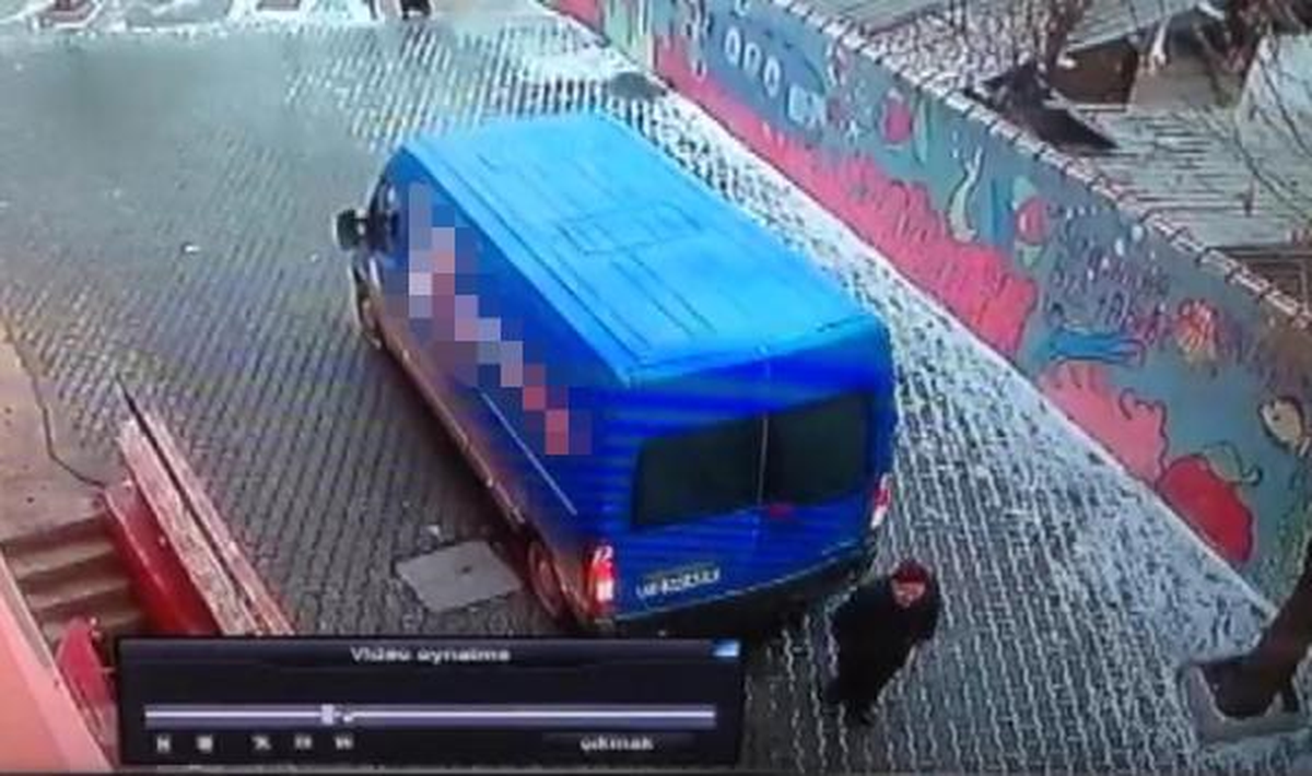 Kargo Minibüsünün Çarptığı Yaşlı Adam Yaralandı