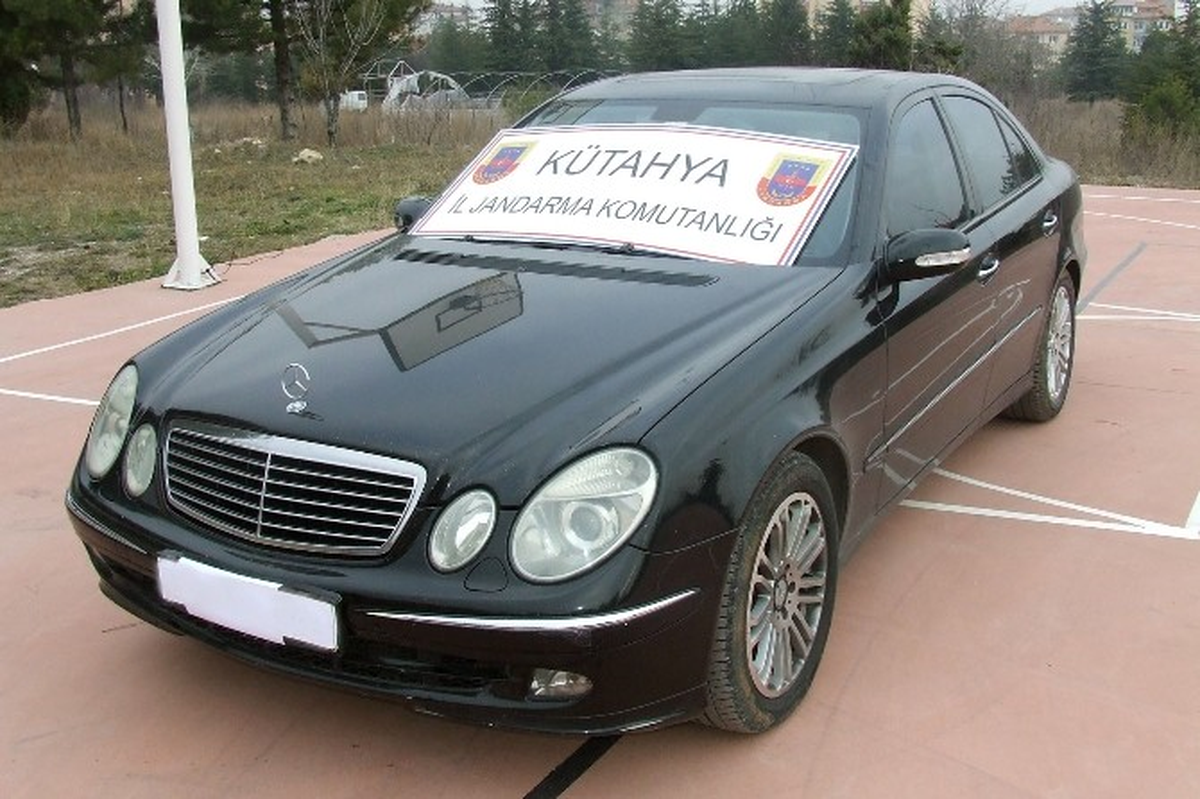 Kütahya\'da Kaçak Otomobil Ele Geçirildi