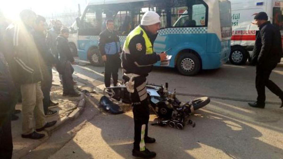 Manisa\'da Trafik Kazası: 2 Yaralı