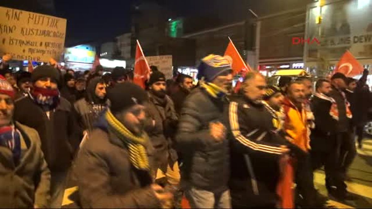 Niğde\'de Taraftar Grupları Teröre Karşı Birlikte Yürüdü