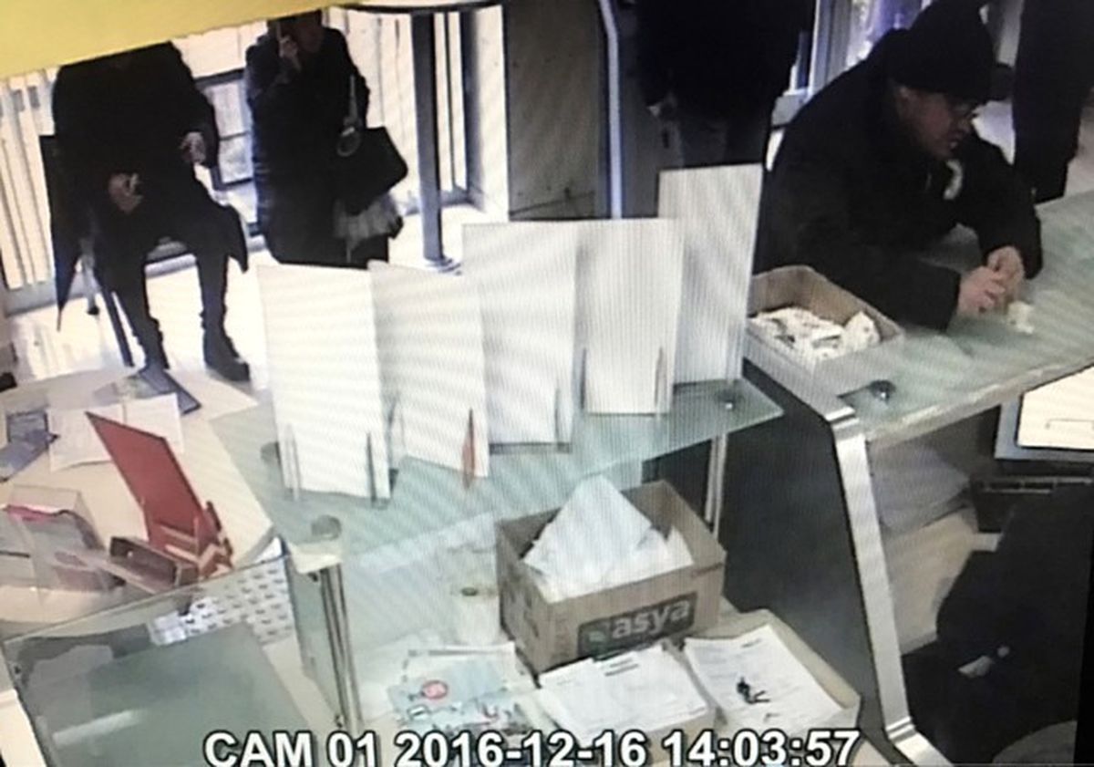Postanedeki \'Tırnakçılık\' Saniye Saniye Güvenlik Kamerasında