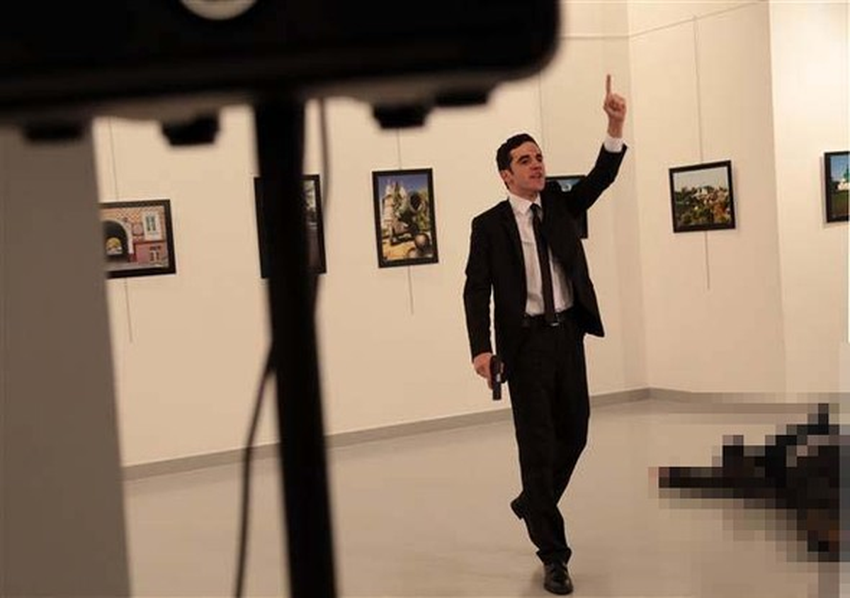 Rus Büyükelçi Karlov\'un Silahlı Saldırı Sonucu Öldürülmesi