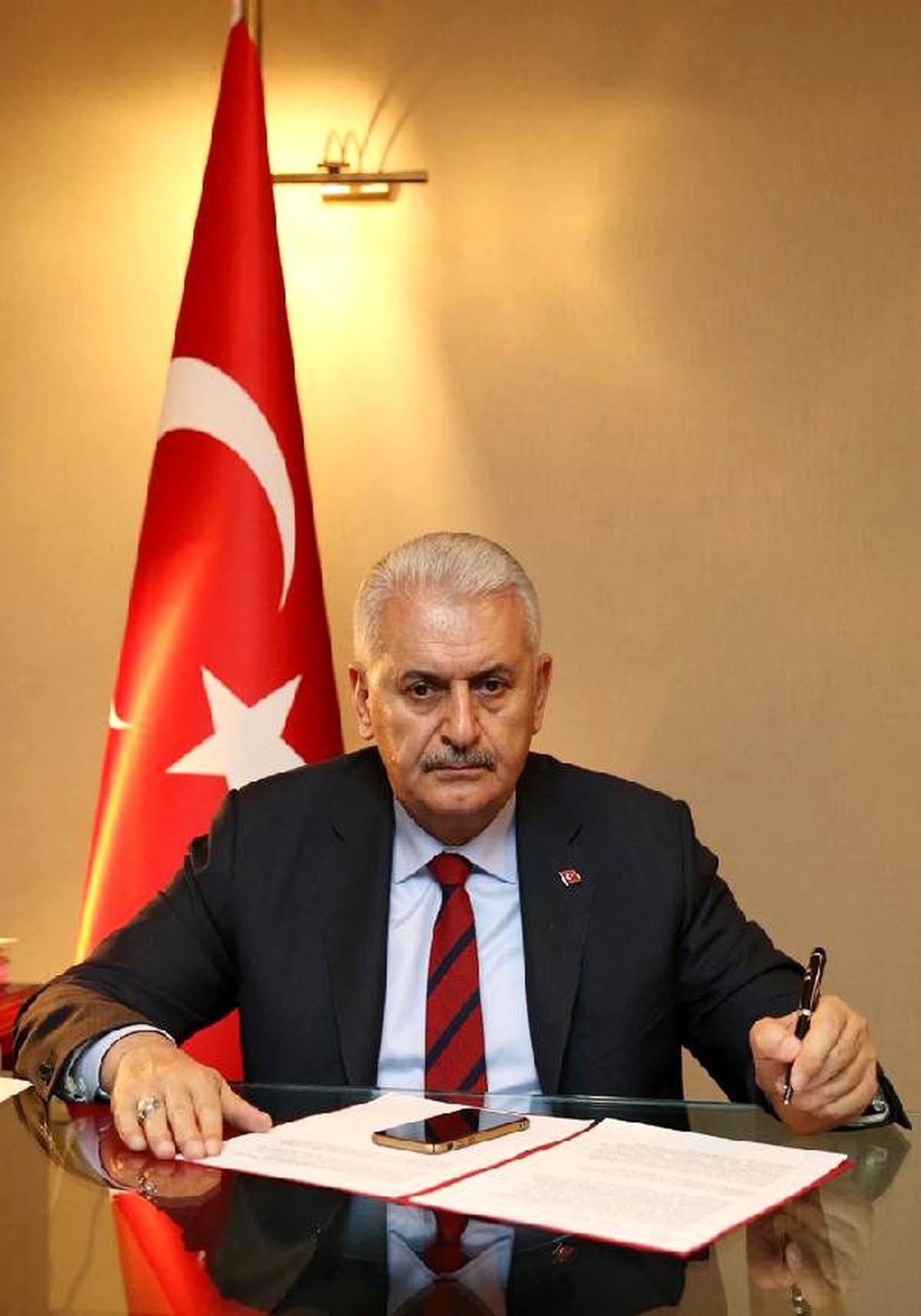 Rus Büyükelçi Karlov\'un Silahlı Saldırı Sonucu Öldürülmesi