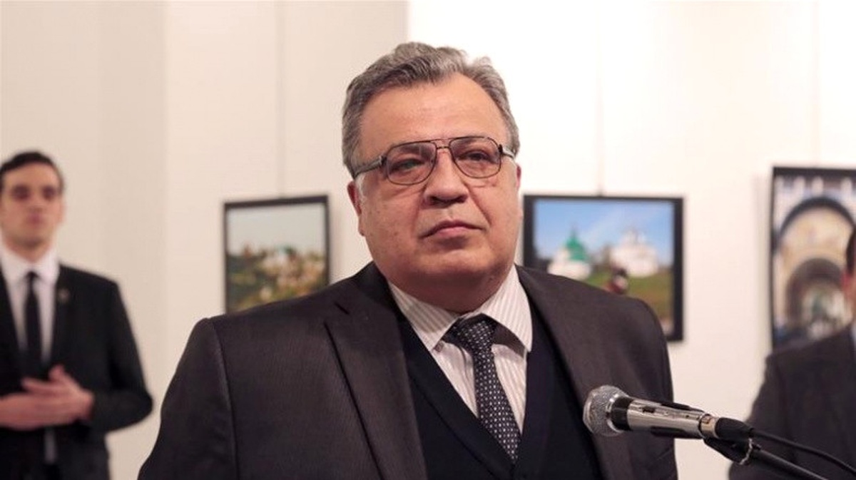 Rus Büyükelçi Karlov\'un Silahlı Saldırıda Öldürülmesi