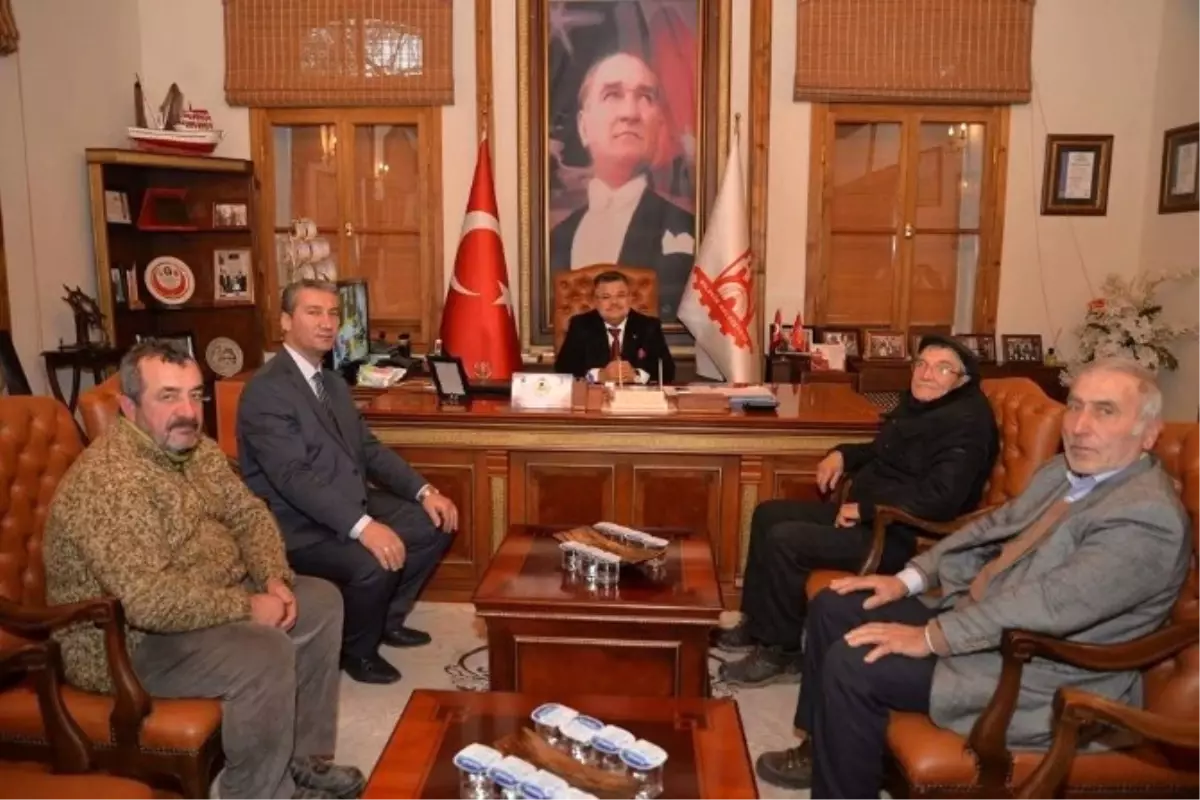 Sarmaşıklılar Derneği Üyelerinden Başkan Yağcı\'ya Ziyaret